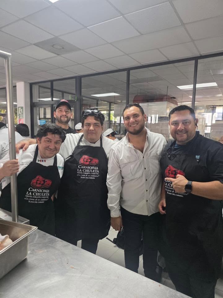 El equipo de Carnicería La Chuleta en Playa del Carmen